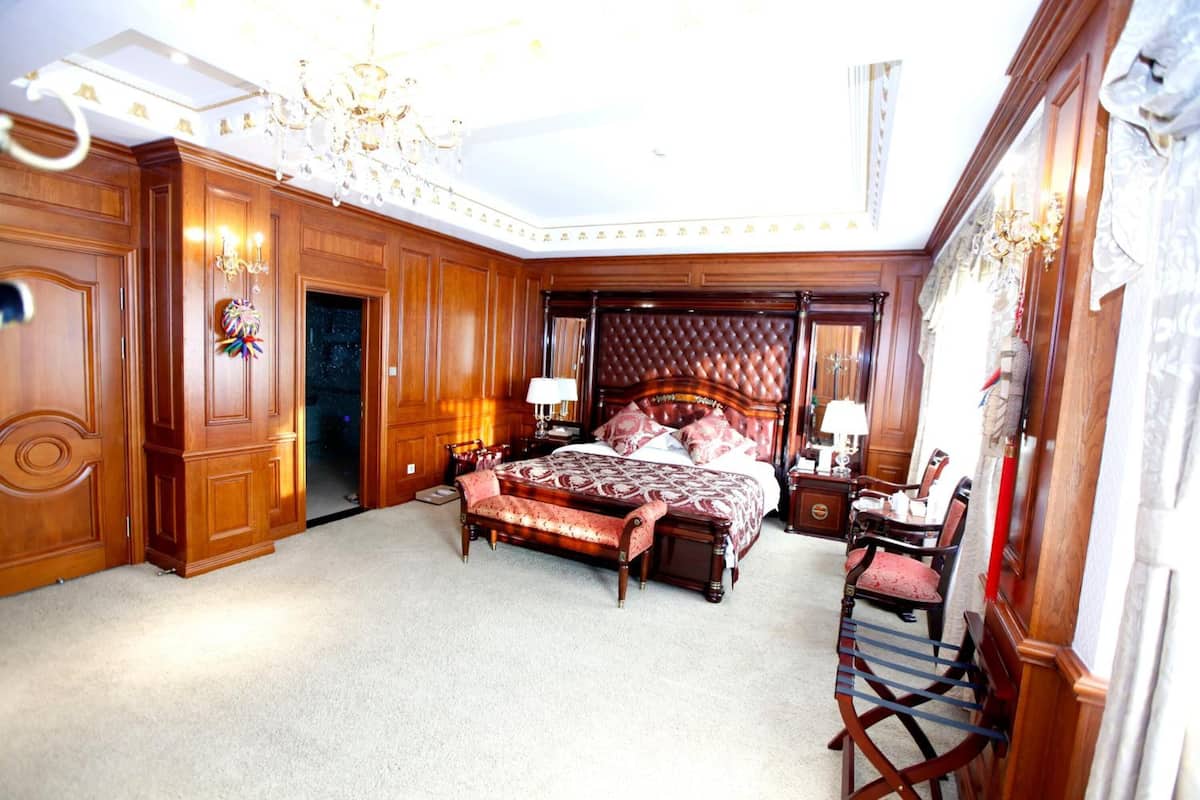 minibar, in-room safe, desk, blackout curtains