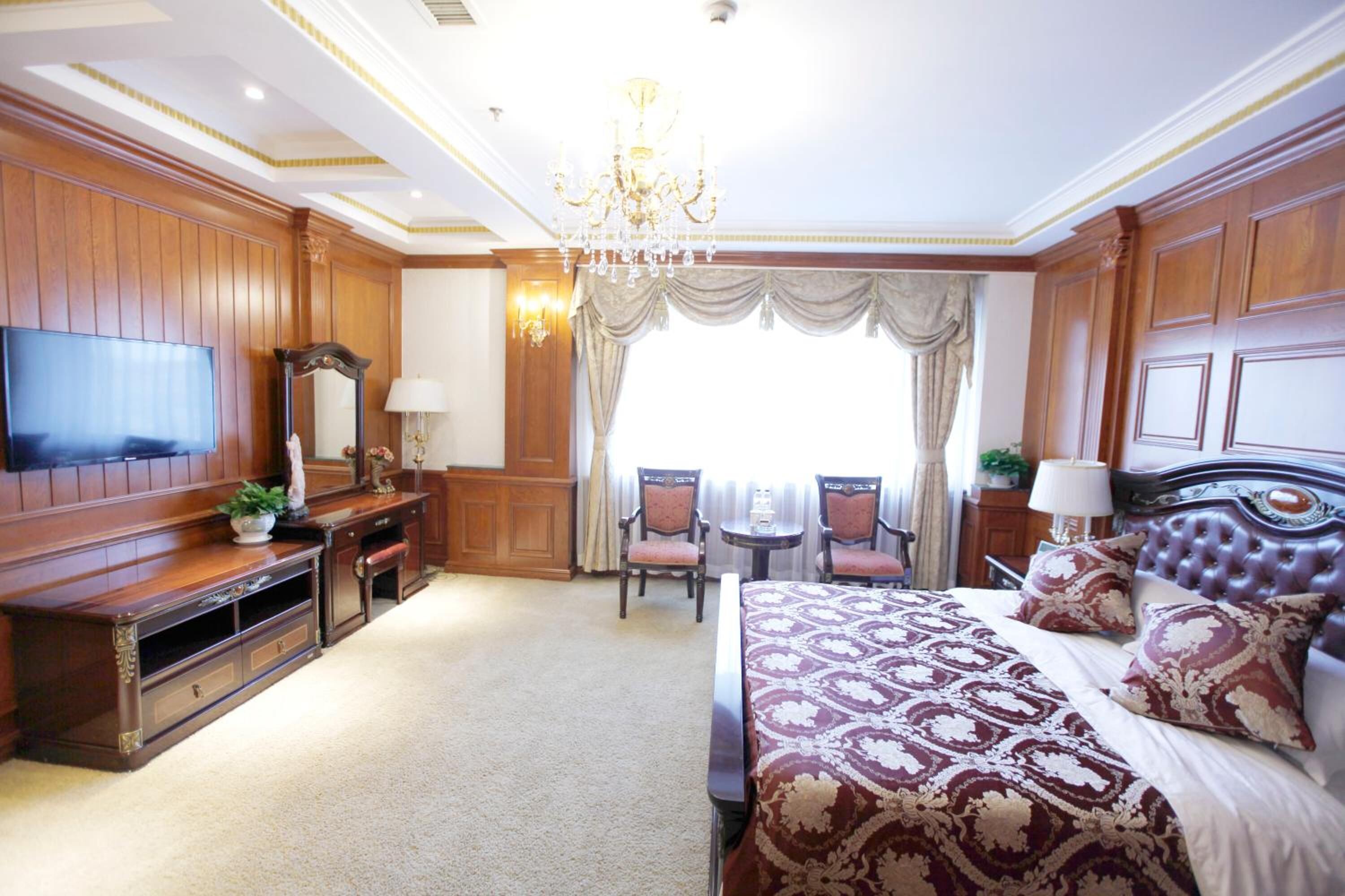 minibar, in-room safe, desk, blackout curtains