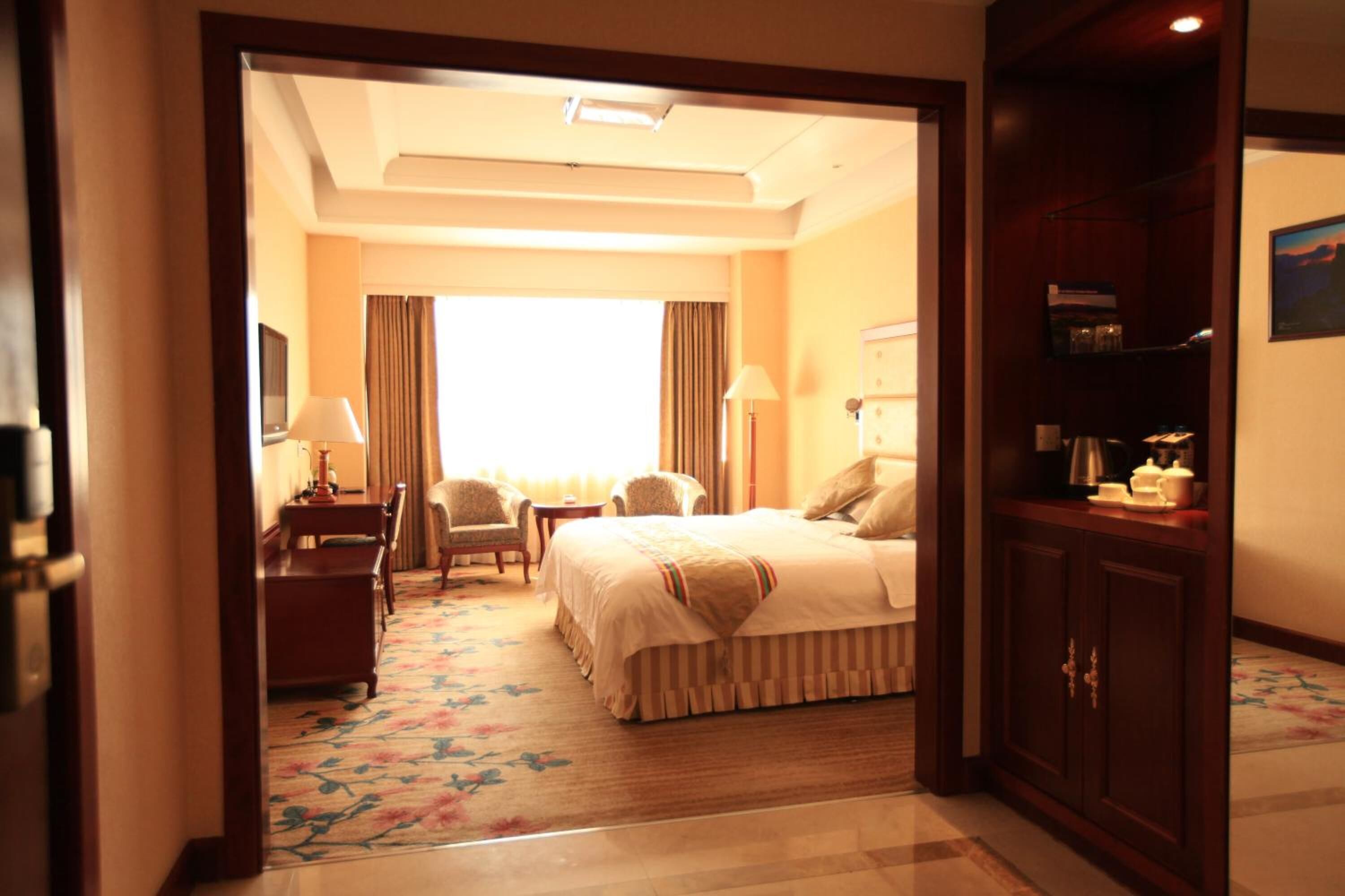 minibar, in-room safe, desk, blackout curtains