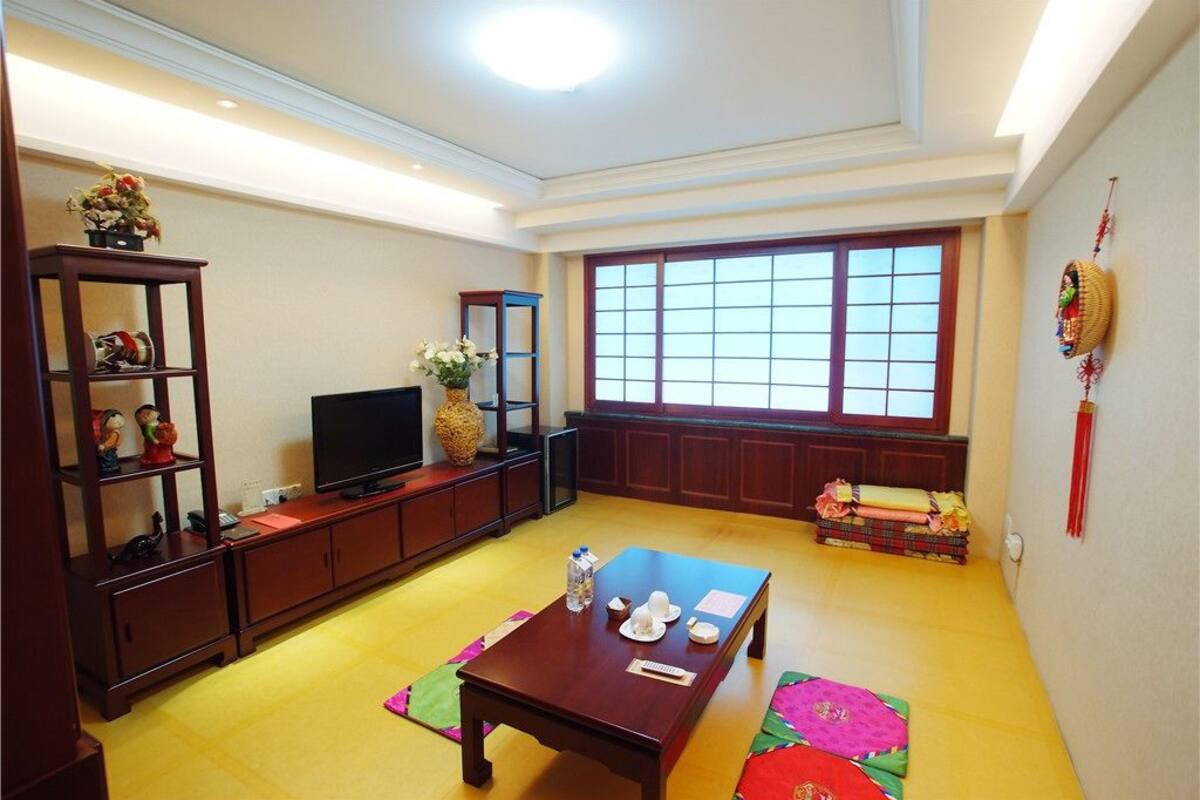 Signature Room, No Windows