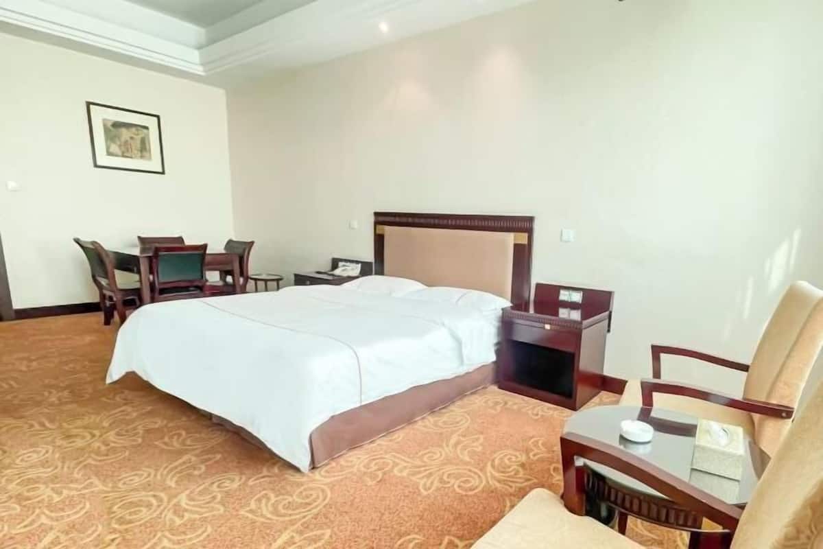 Desk, rollaway beds, free wired Internet