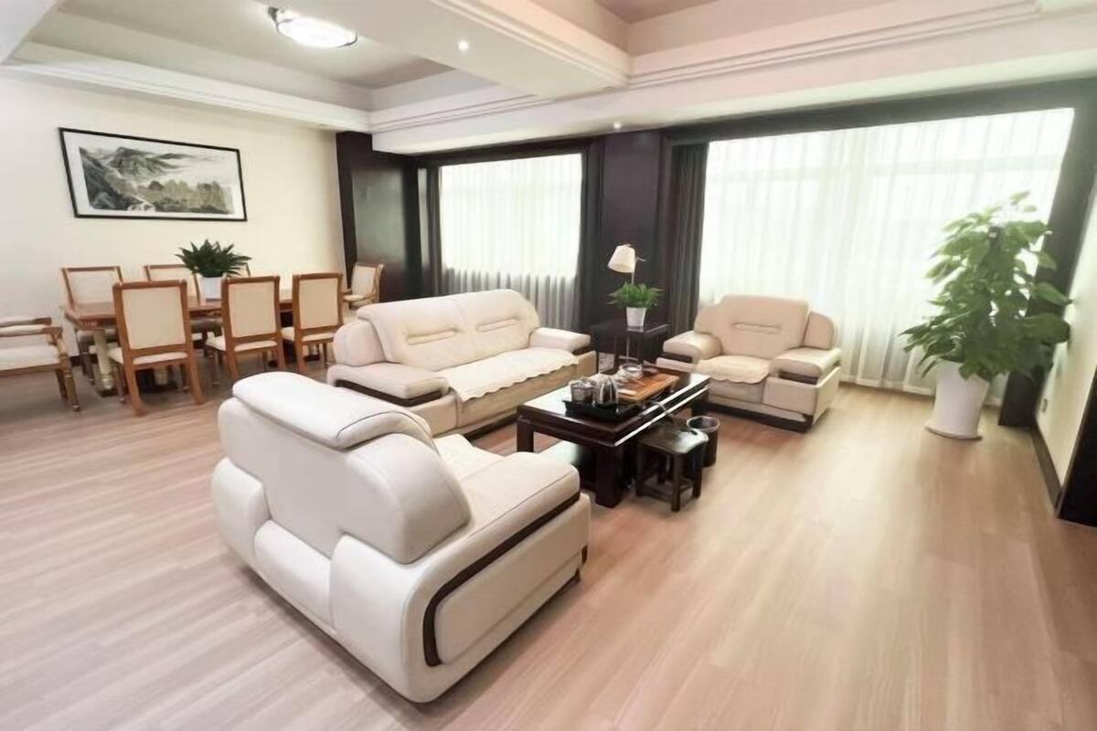 Desk, rollaway beds