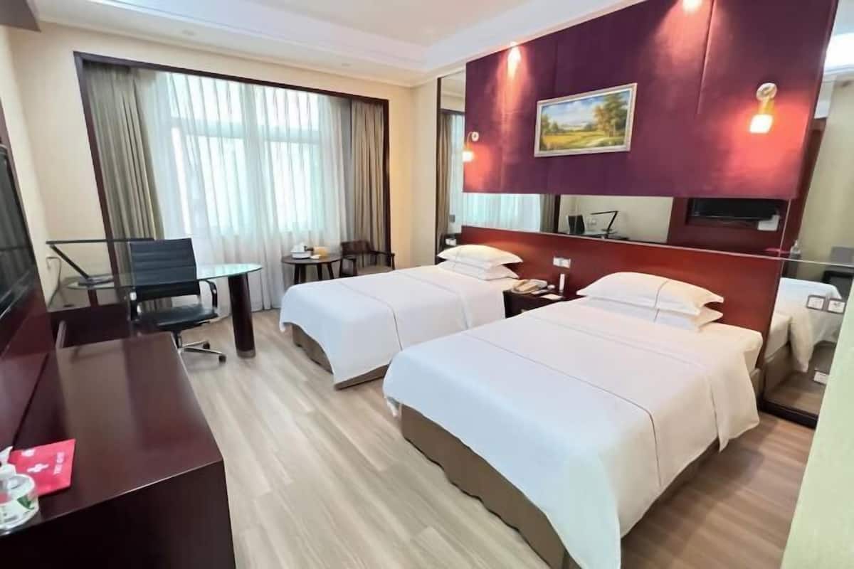 Desk, rollaway beds, free wired Internet