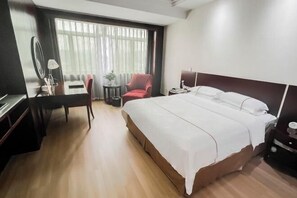 Desk, rollaway beds, free wired internet - Min Xi Hotel (Longyan)