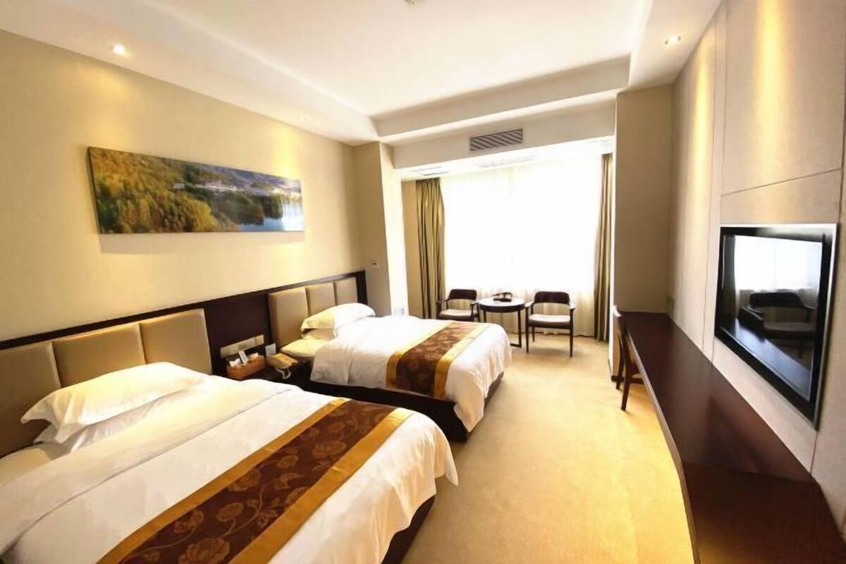 Desk, rollaway beds, free wired internet