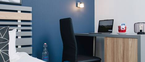 Chambre Simple Standard, 1 lit une place | Coffres-forts dans les chambres, bureau