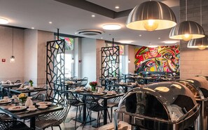 Café da manhã com buffet todos os dias mediante uma taxa