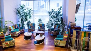 Lobby sitting area - Marshal Garden Hotel (Bucharest)
