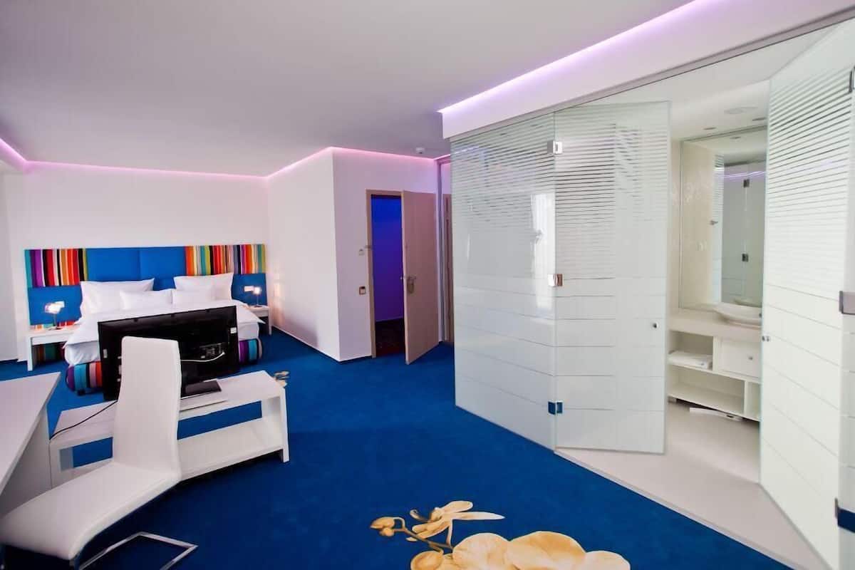 Hochwertige Bettwaren, Minibar, Zimmersafe, Schreibtisch
