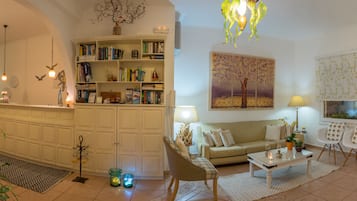 Área de estar no saguão