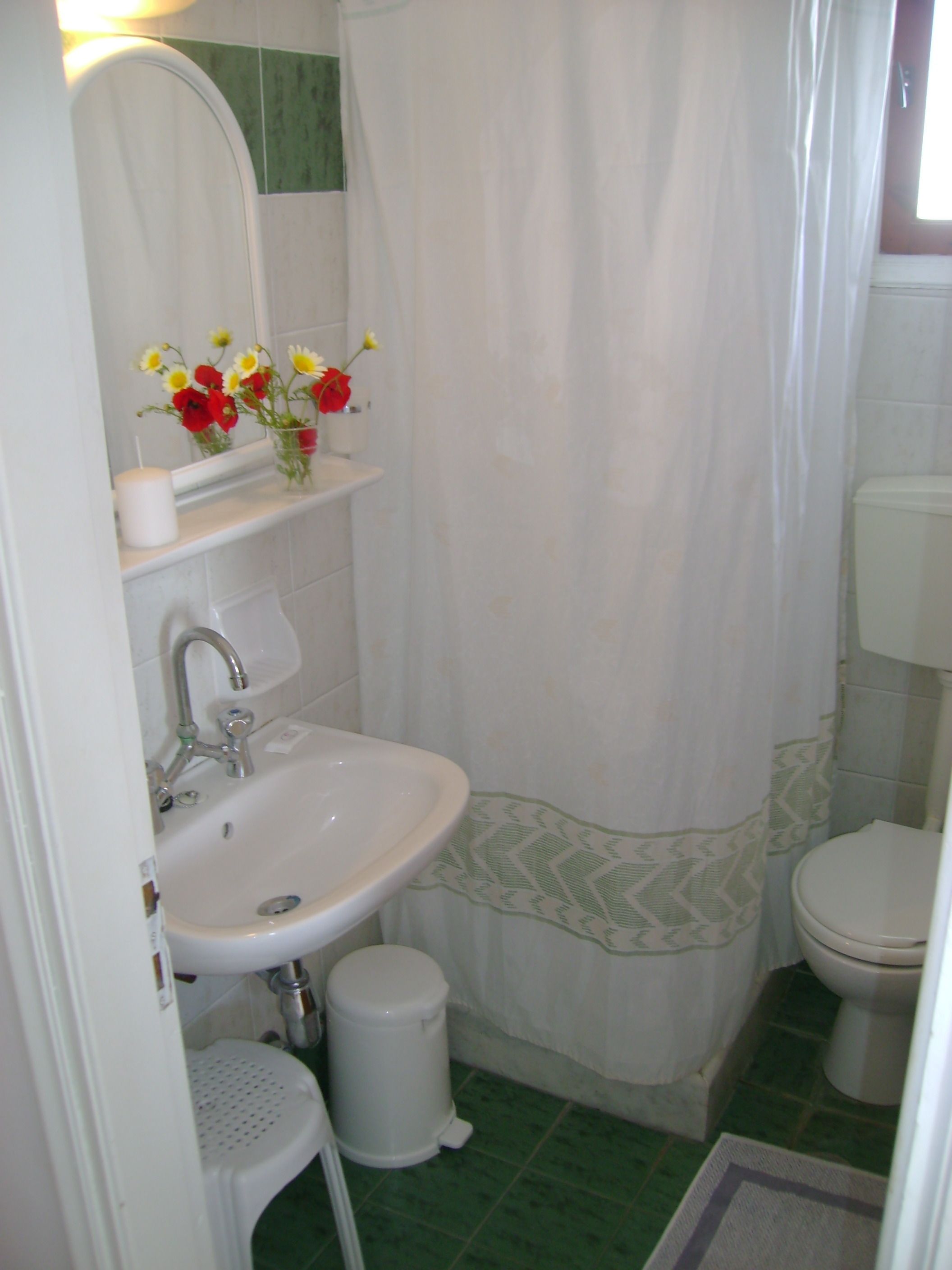 superior room | bathroom | shower, free toiletries, hair dryer, towels