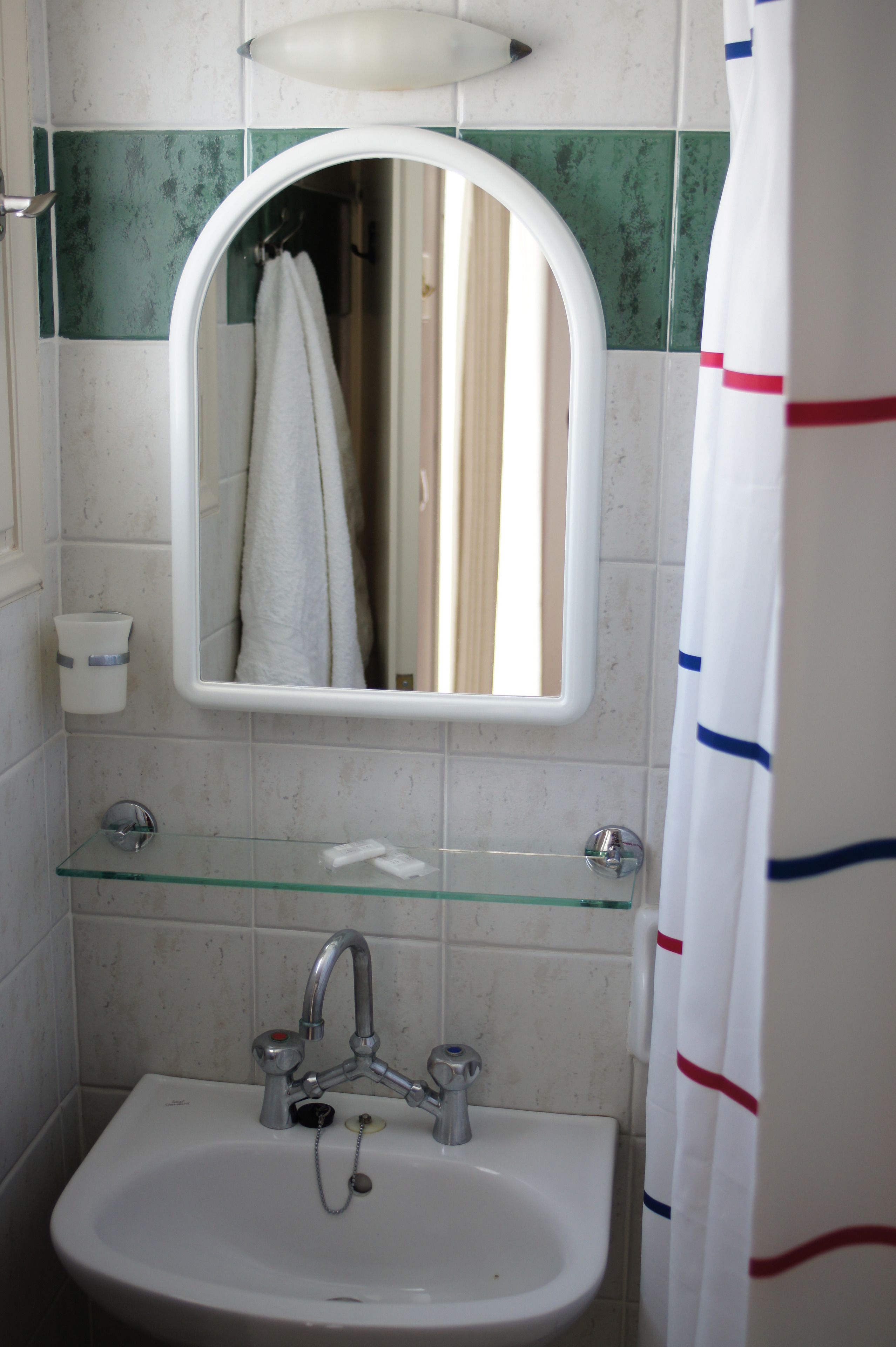 standard single room | bathroom | shower, free toiletries, hair dryer, towels