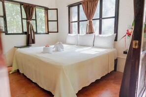 Economy Room, 1 Queen Bed, Private Bathroom | Iron/ironing board, free WiFi, bed sheets - Kin Balam Cabanas (Palenque)