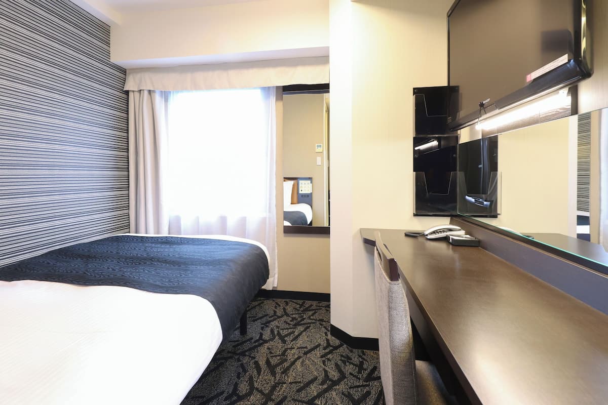 Down duvets, desk, blackout curtains, free WiFi