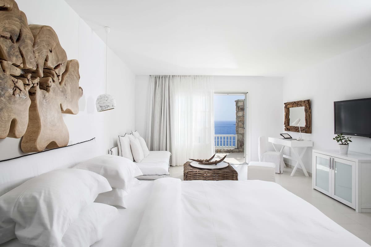 Exclusive Room, Sea View | Sengetøy av topp kvalitet, senger med overmadrass og safe på rommet