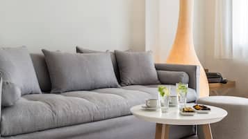 Suíte luxo, piscina particular | Cofres nos quartos, escrivaninha, cortinas blackout, Wi-Fi de cortesia
