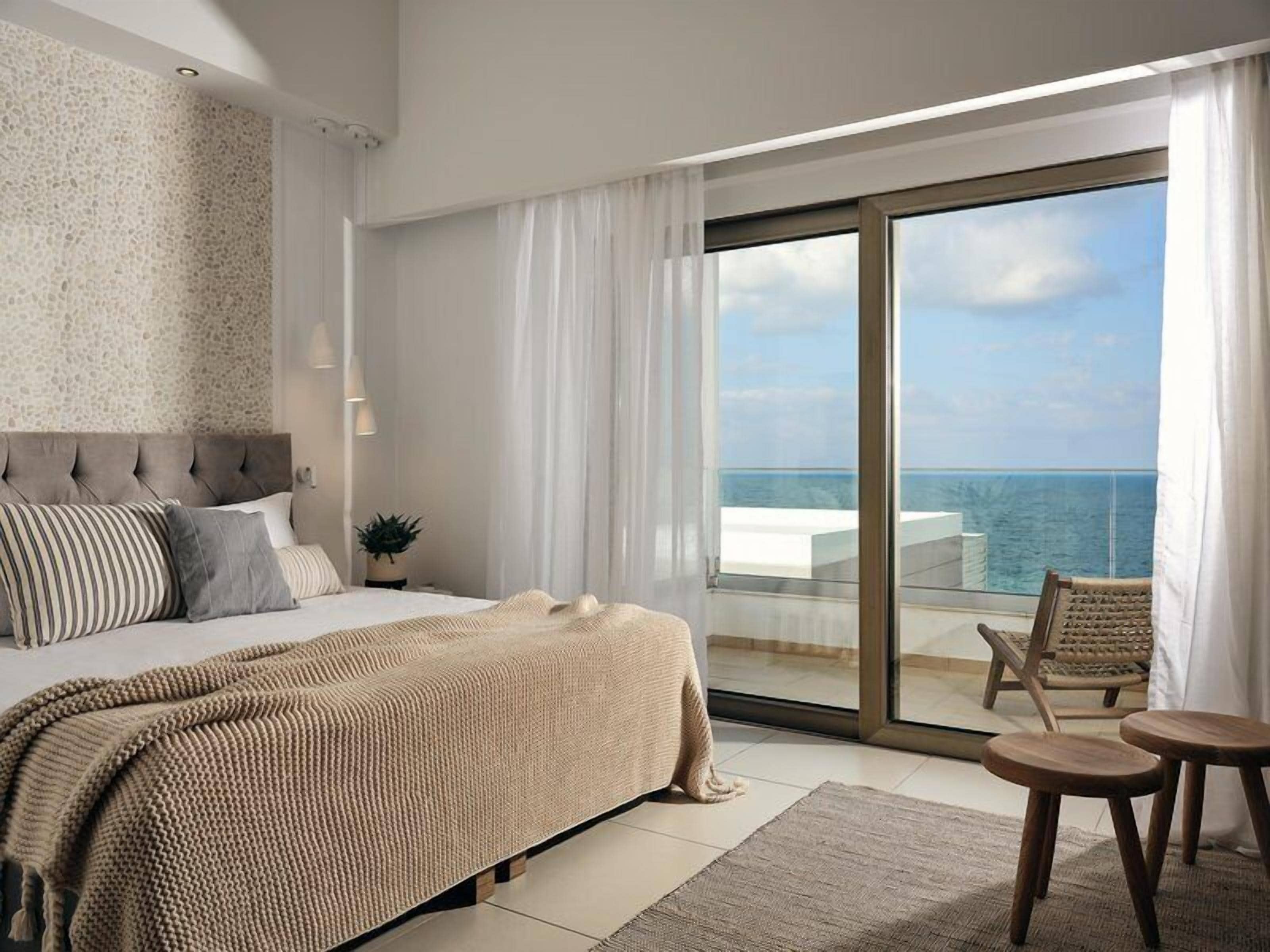 Superior Room, Sea View | In-room safe, blackout drapes, WiFi (free), bed sheets