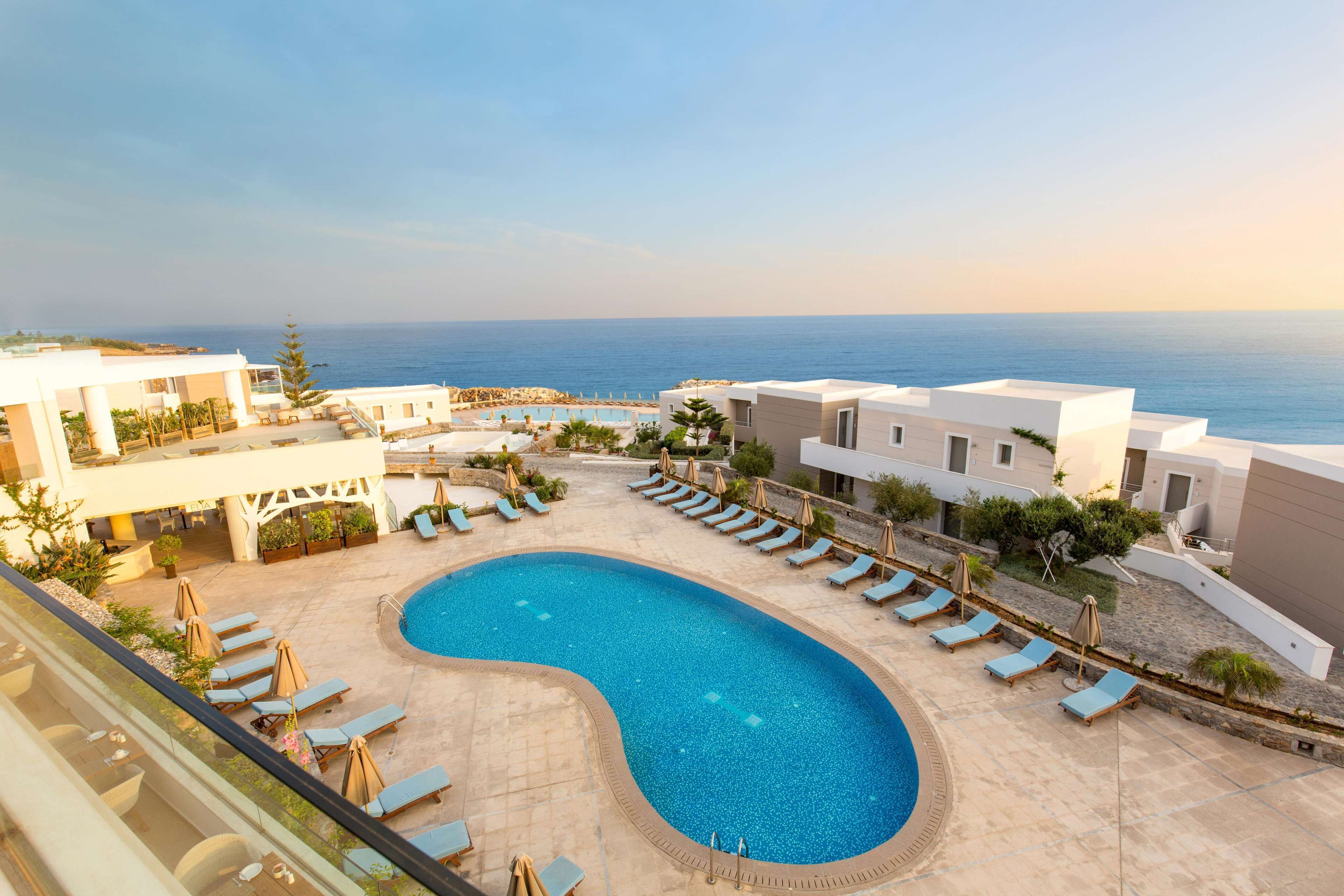 Innenpool, geöffnet von 08:00 Uhr bis 20:00 Uhr, Liegestühle