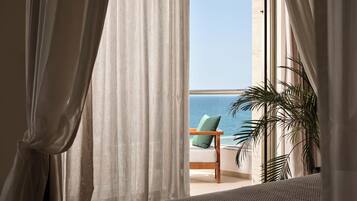 Presidential Suite, Private Pool, Sea Front | Tallelokero huoneessa, pimennysverhot, ilmainen Wi-Fi, vuodevaatteet