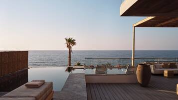 Indigo Residence Sea front with Pool | Vista desde la habitación