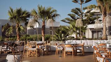 4 restaurants, breakfast, lunch, dinner served; international cuisine
