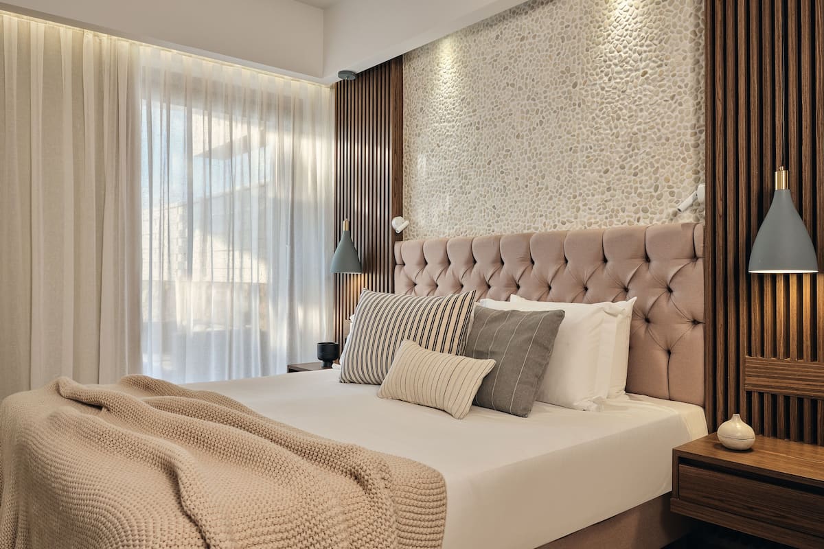 2 bedrooms, in-room safe, blackout curtains, free WiFi