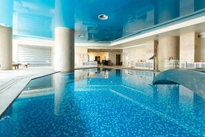 Indoor pool, 2 outdoor pools, open 10:00 AM to 6:00 PM, sun loungers - The Royal Blue (Mylopotamos)