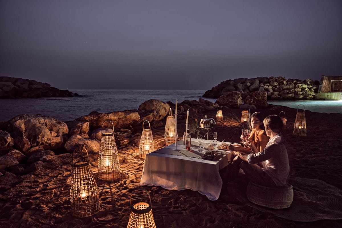 4 restaurants, breakfast, lunch, dinner served; international cuisine