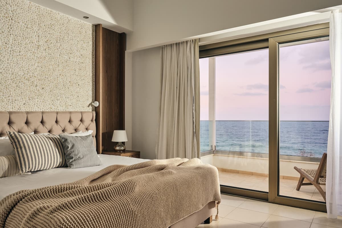 2 bedrooms, in-room safe, blackout curtains, free WiFi