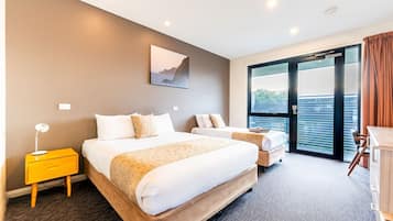 Superior Queen + Single Suite | In-room safe, desk, laptop workspace, blackout curtains