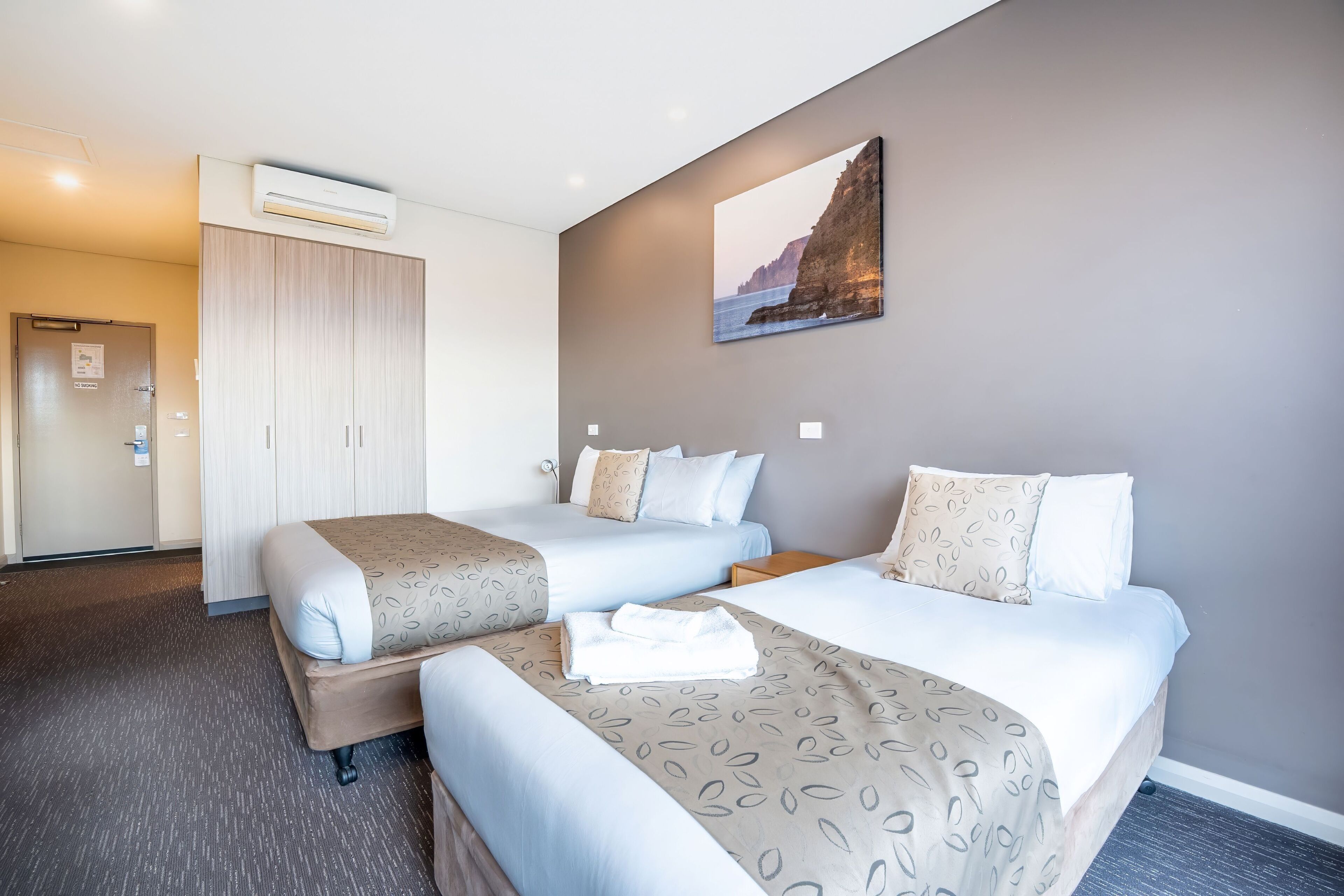 Superior Queen + Single Suite