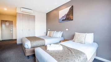 四人房, 庭園 | 書桌、筆電工作空間、遮光布/窗簾、熨斗/熨衣板