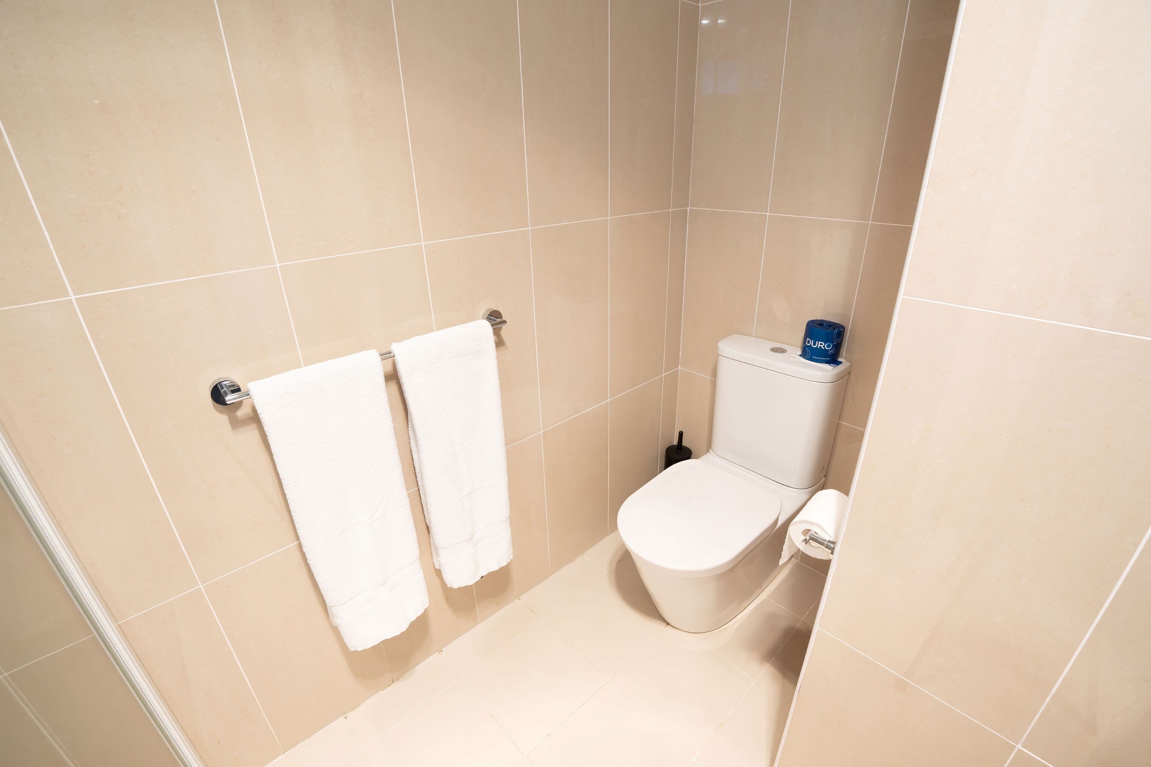 superior queen + single suite | bathroom | shower, free toiletries, hair dryer, towels