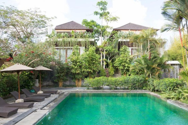 Outdoor pool, pool umbrellas, sun loungers