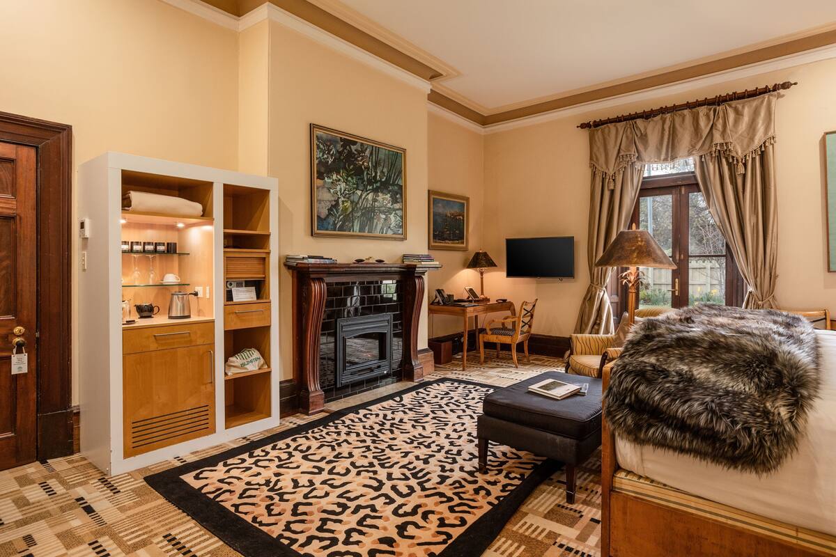 Hypo-allergenic bedding, in-room safe, individually decorated