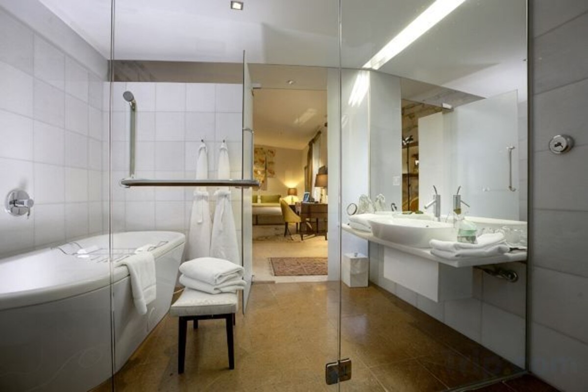Courtyard Suite