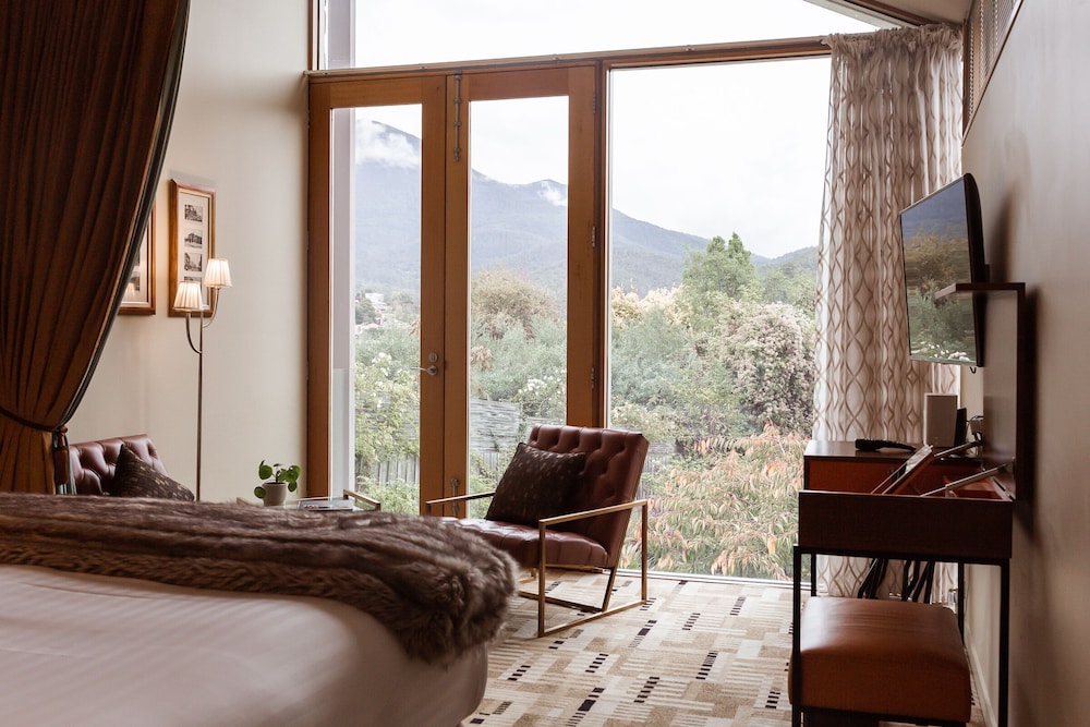 Islington Hotel by null