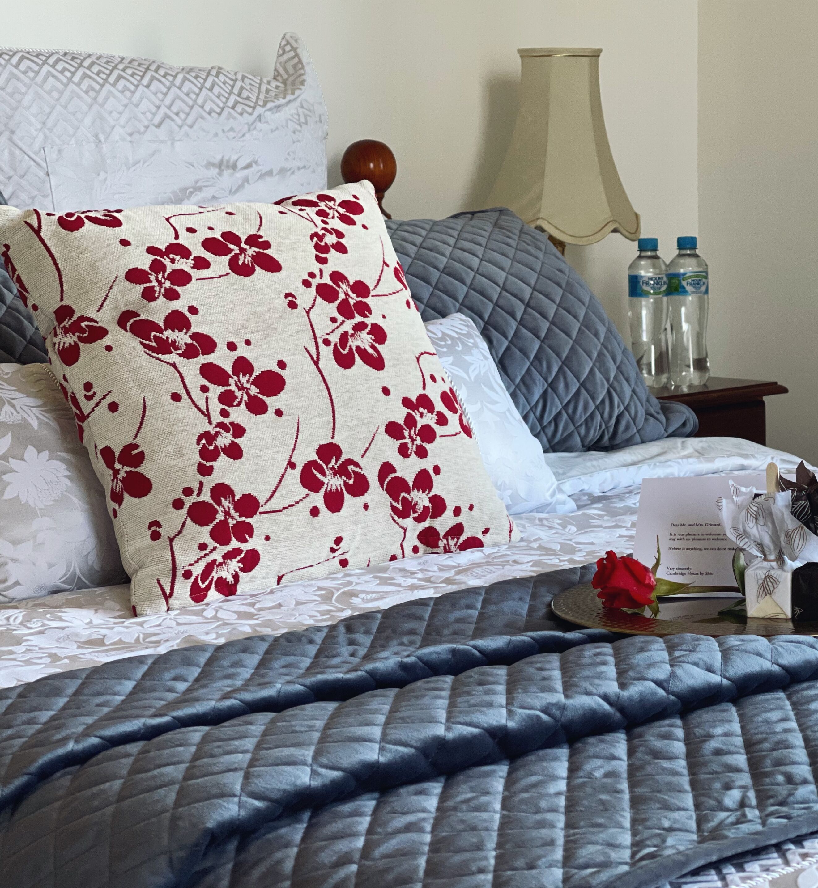 Standardzimmer, 1 Queen-Bett (Giffen Room) | Kostenlose Minibar, individuell dekoriert, individuell eingerichtet