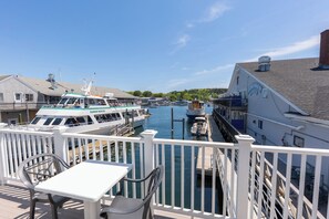 Wharf Two Queen Inner Harbor (257) (Pet) | Terrace/patio