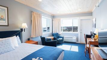 1 King Bed, Harbor View, Corner | 1 bedroom, laptop workspace, iron/ironing board, free WiFi