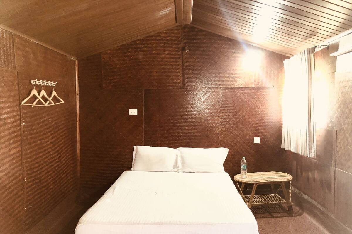 Tree house | 1 bedroom, Egyptian cotton sheets, premium bedding, desk