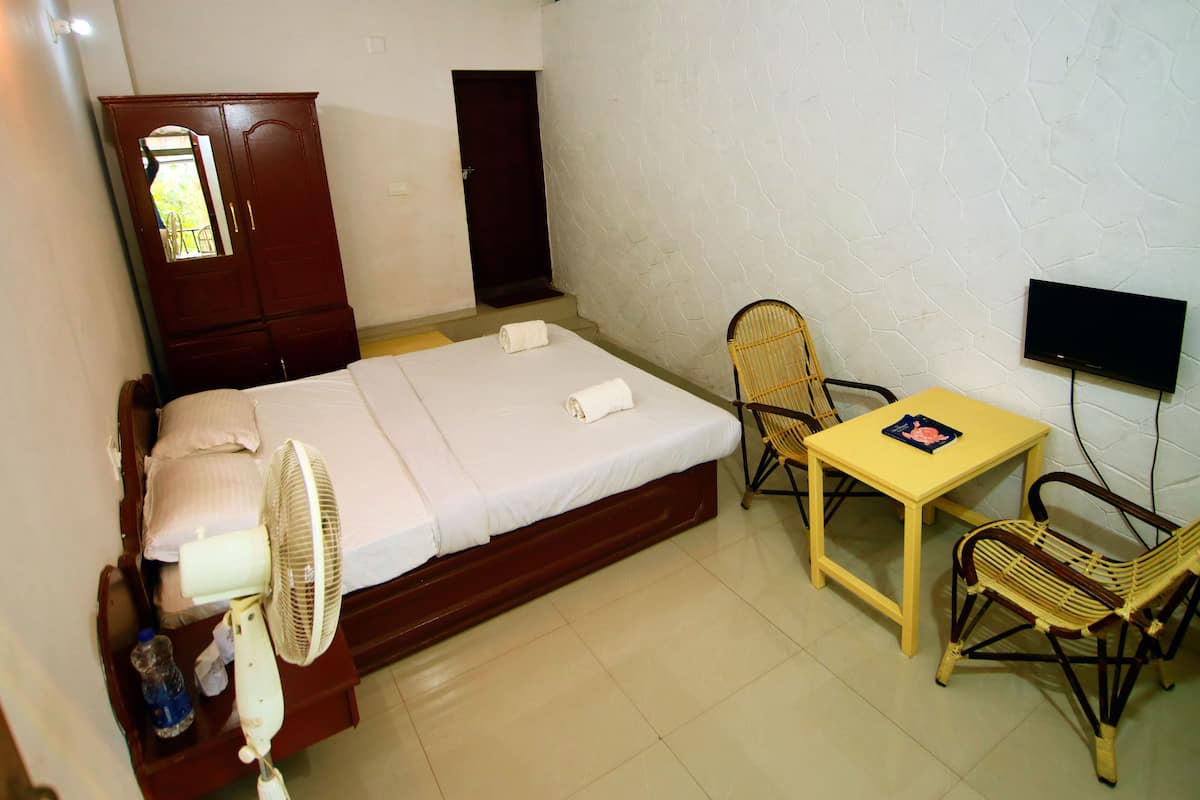 Group Cottage | 1 bedroom, Egyptian cotton sheets, premium bedding, desk
