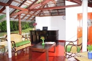 Lobby - Punarjani Ayurvedic Resorts (Udumbanchola)