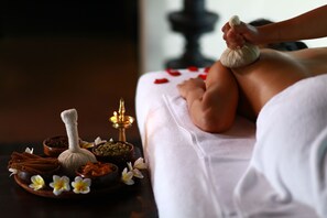 ห้องทรีทเมนท์สำหรับคู่รัก, ทรีทเมนท์ดูแลผิว, วารีบำบัด, อโรมาเธอราพี