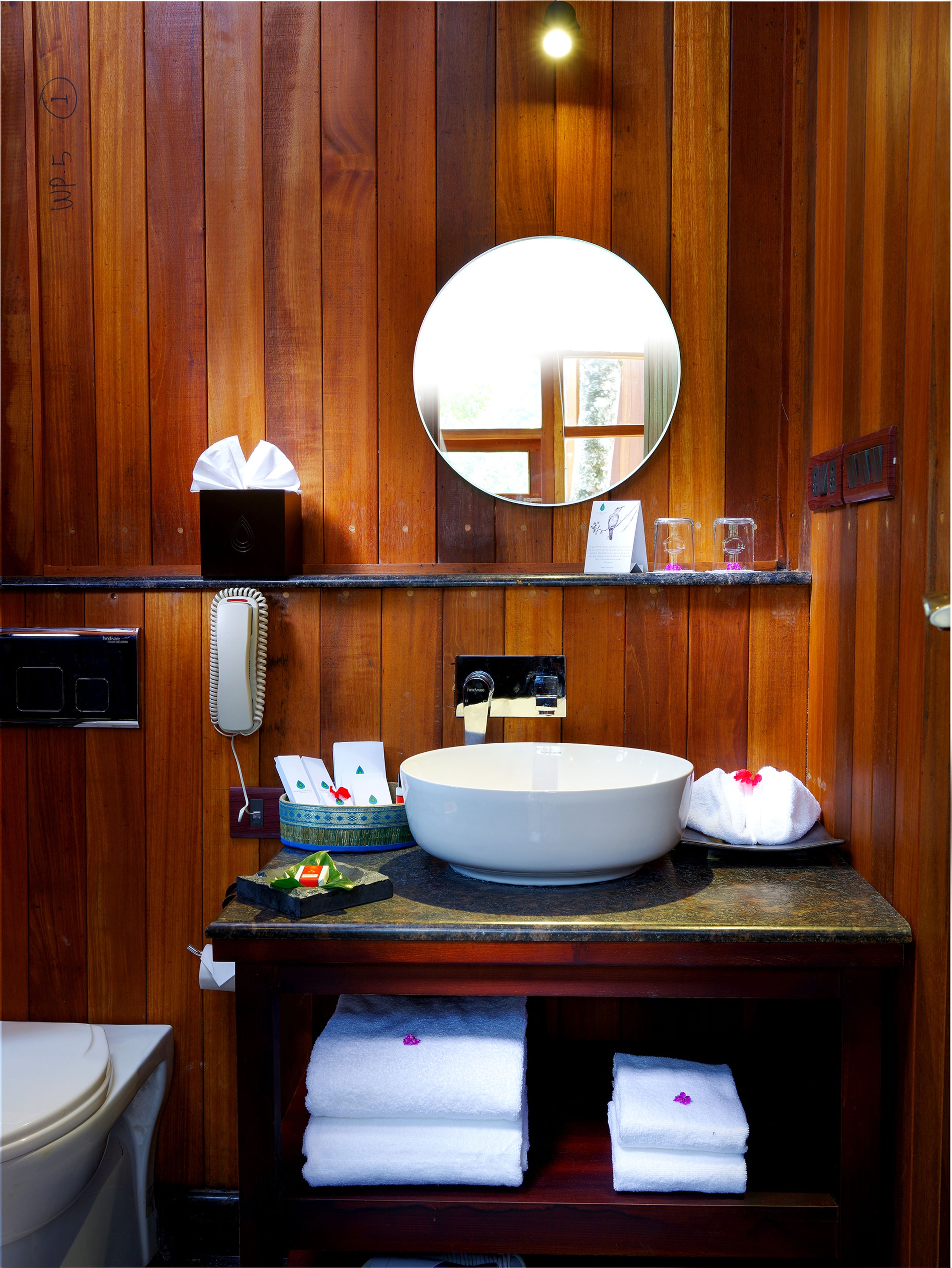 club cottage, 1 king bed, mountain view | bathroom | shower, designer toiletries, hair dryer, bathrobes