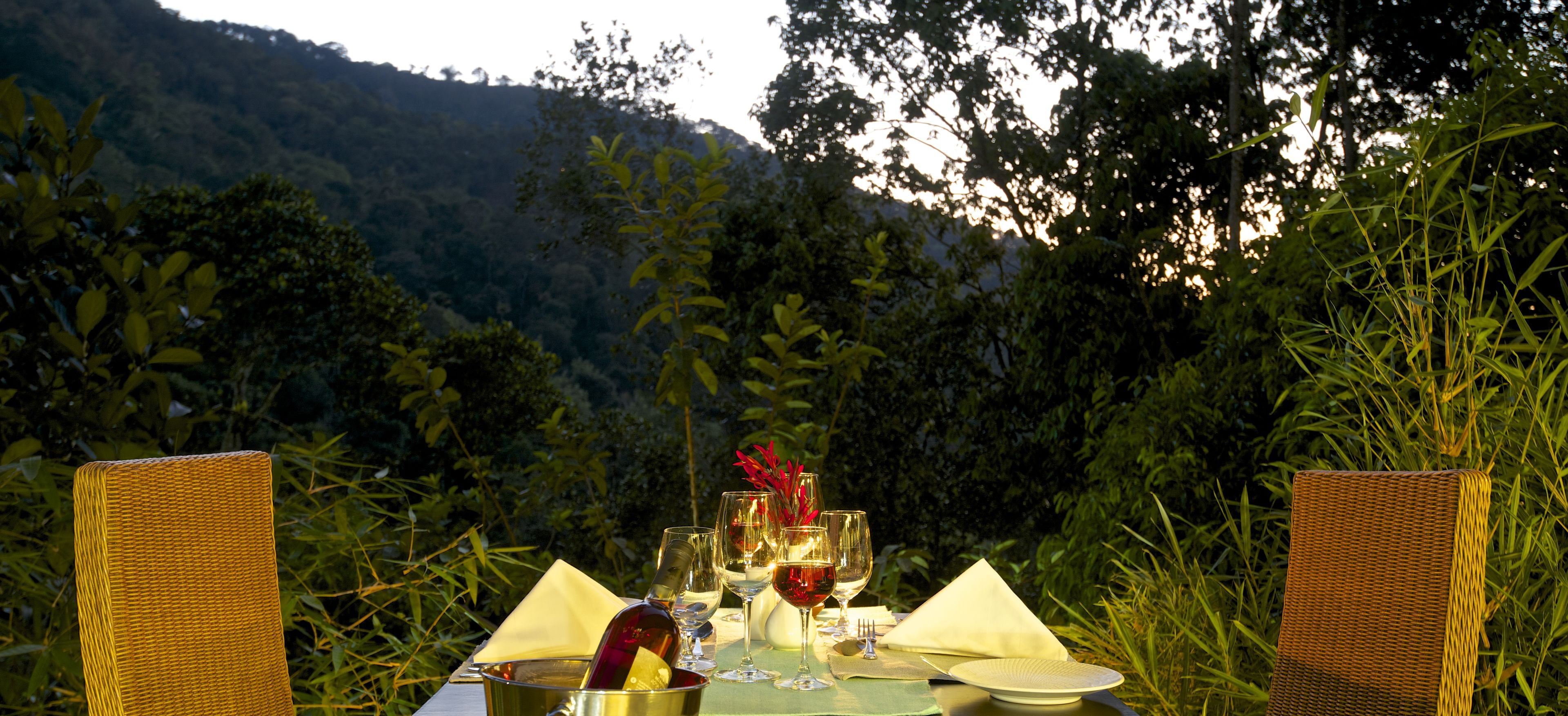 Pariskuntien ruokailu