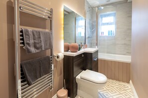 Hus - privat badrum - utsikt mot staden (Gorgeous) | Badrum