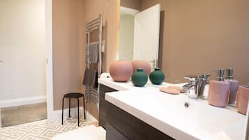 House, Private Bathroom, City View (Gorgeous) | Bilik Mandi