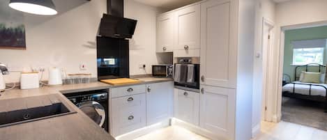 House, Private Bathroom, City View (Gorgeous) | Shared kitchen