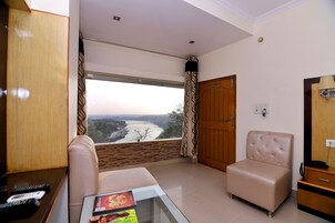 高档床上用品、记忆海绵床垫、遮光窗帘、熨斗/熨板